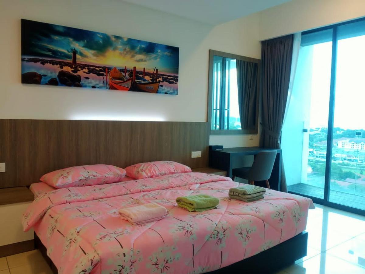 Private Waterfront Apartment *