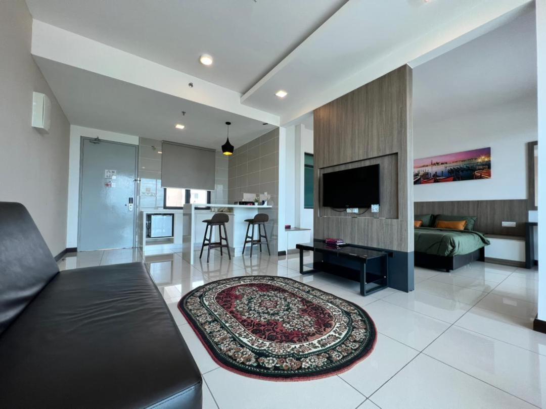 Private Waterfront Apartment *
