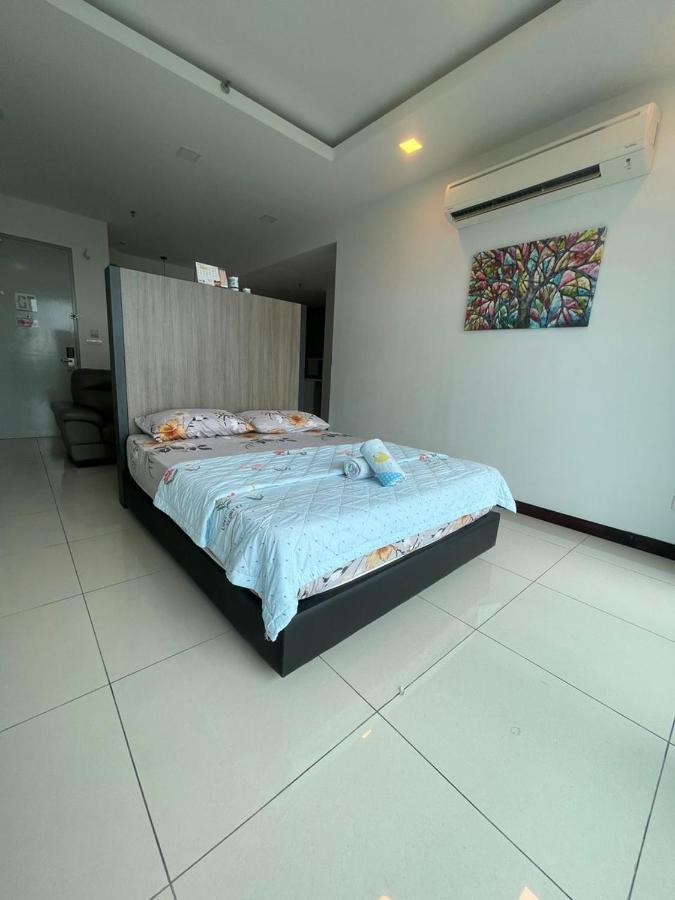 Private Waterfront Apartment *